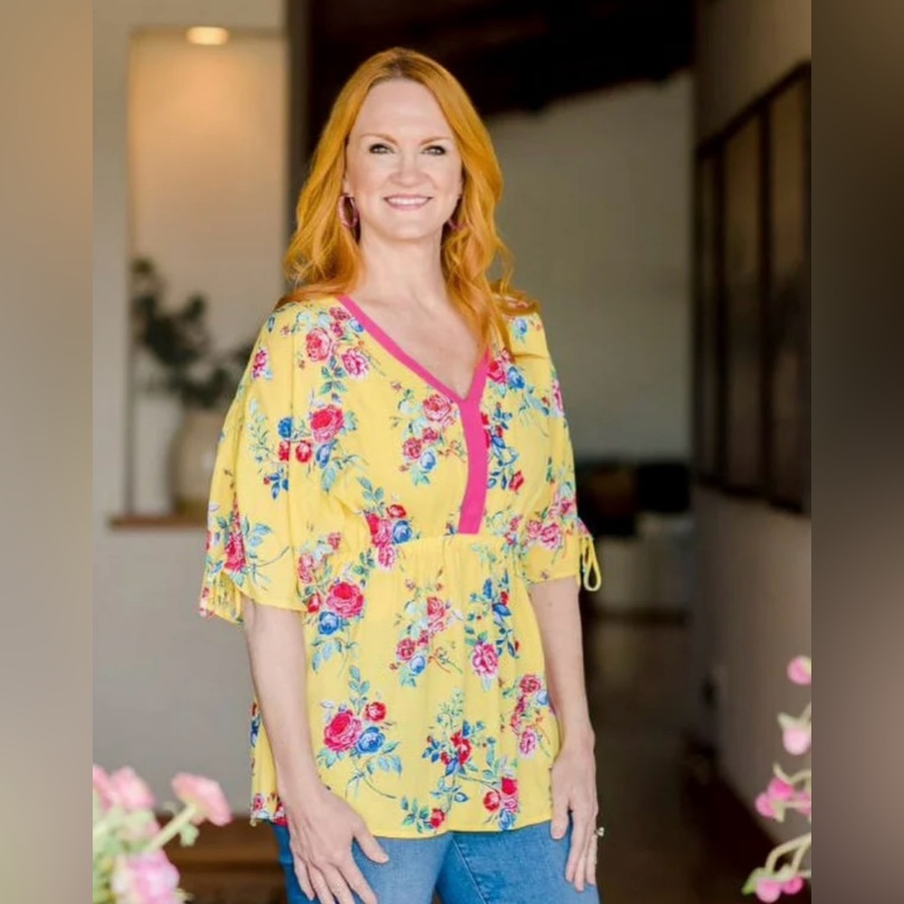 New. The Pioneer Woman Yellow Floral blouse